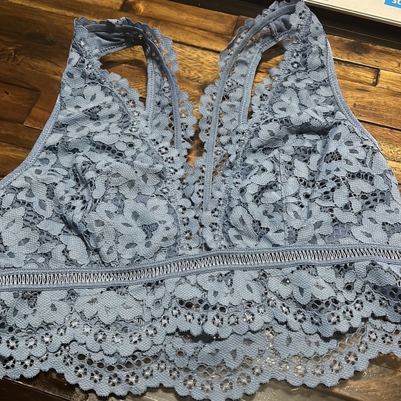 Victoria Secret’s Lace Blue Bralette Size Medium - Picture 8 of 8